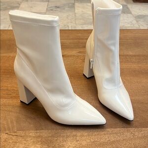 Wild Pair Elegant White Ankle Boots Sz 7